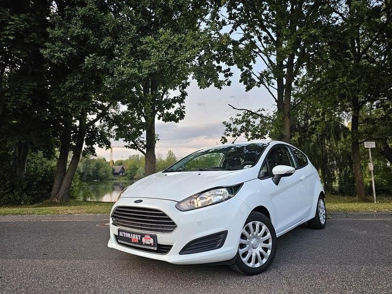 Weiß Gebraucht 2015 Ford Fiesta Kleinwagen | 5.999 € (Fairer Preis) - Bild 1/4