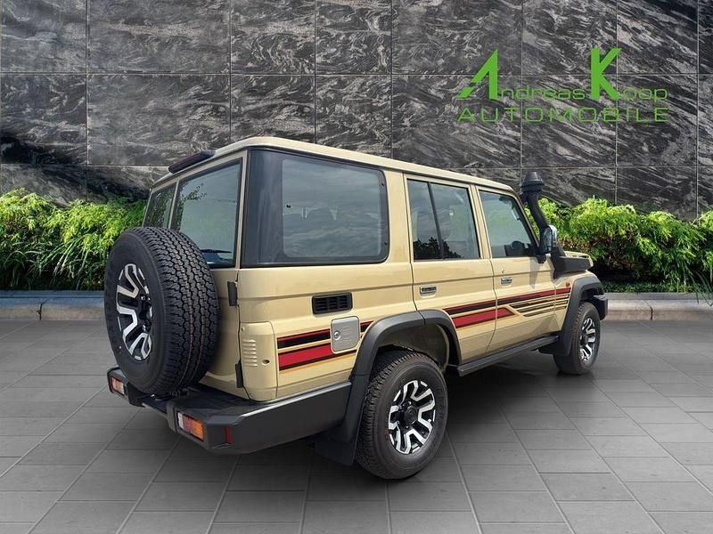 Neu Toyota Land Cruiser 231 PS (169 kW) 2025 Beige SUV