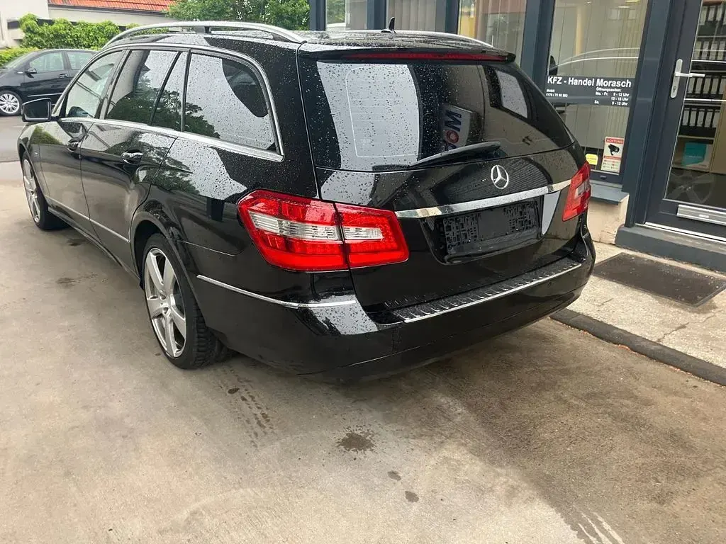 Gebraucht Mercedes E200 136 PS (100 kW) 2010 Schwarz Kombi
