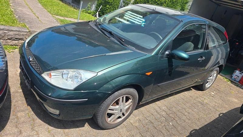 Grün Gebraucht 2004 Ford Focus Trend Limousine | 600 € (Guter Preis) - Bild 1/4