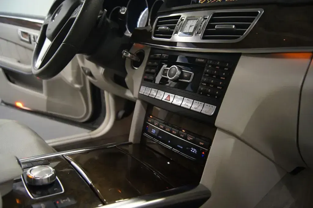 Gebraucht Mercedes E350 252 PS (185 kW) 2013 Silber Limousine