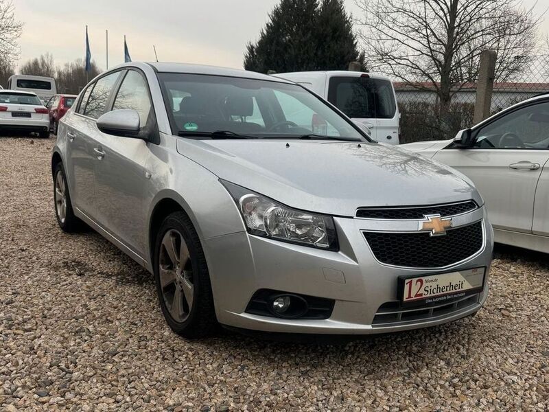 Silber Gebraucht 2011 Chevrolet Cruze LTZ Kleinwagen | 5.799 € (Fairer Preis) - Bild 1/4