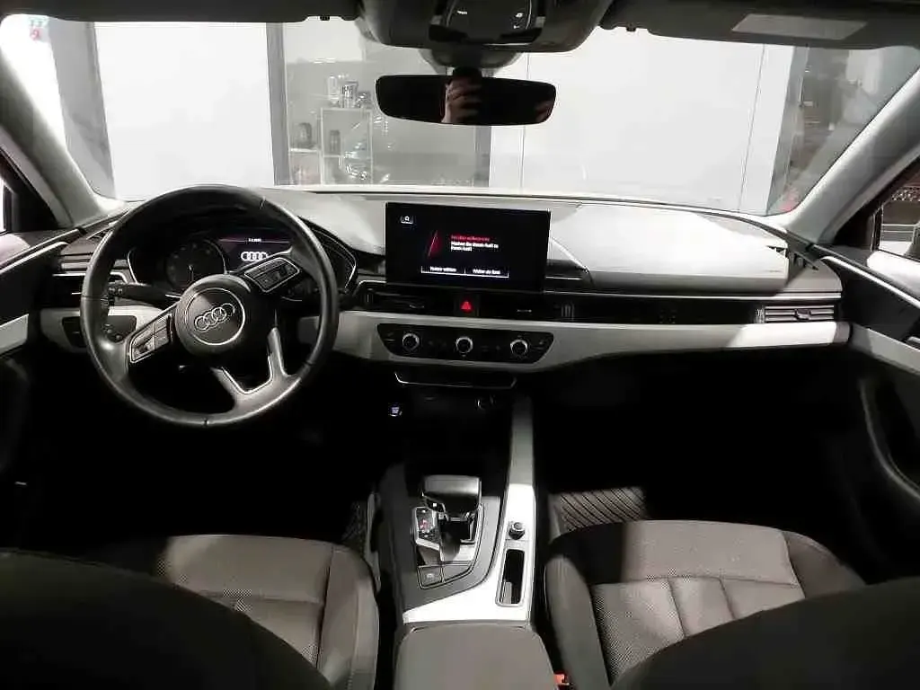 Gebraucht Audi A4 Basis 150 PS (110 kW) 2022 Mythosschwarz metallic Kombi