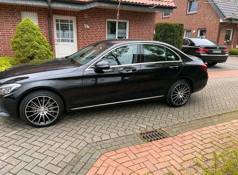 Schwarz Gebraucht 2015 Mercedes C250 Limousine | 16.499 € (Superpreis) - Bild 1/4