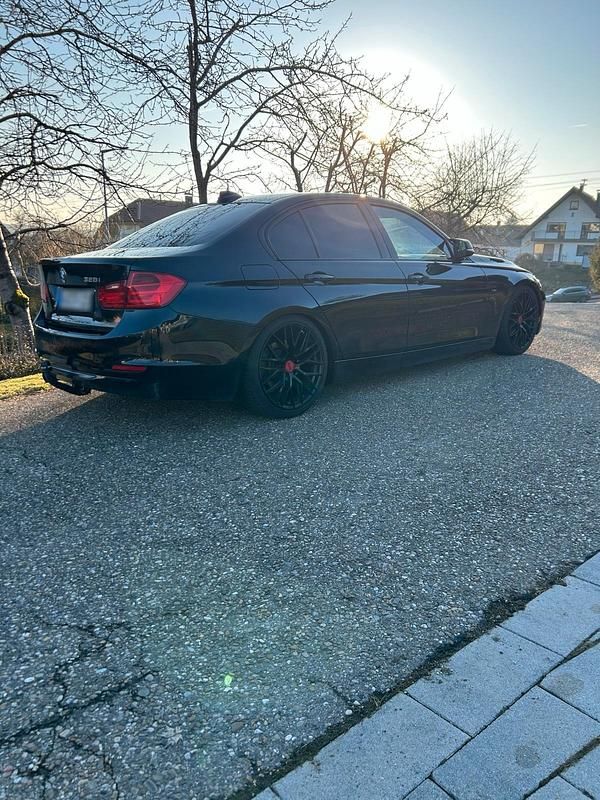 Gebraucht BMW 328 245 PS (180 kW) 2012 Schwarz Limousine