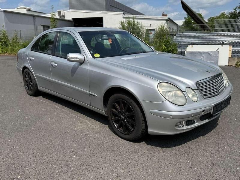 Silber Gebraucht 2002 Mercedes E270 Limousine | 3.500 € (Guter Preis) - Bild 1/4