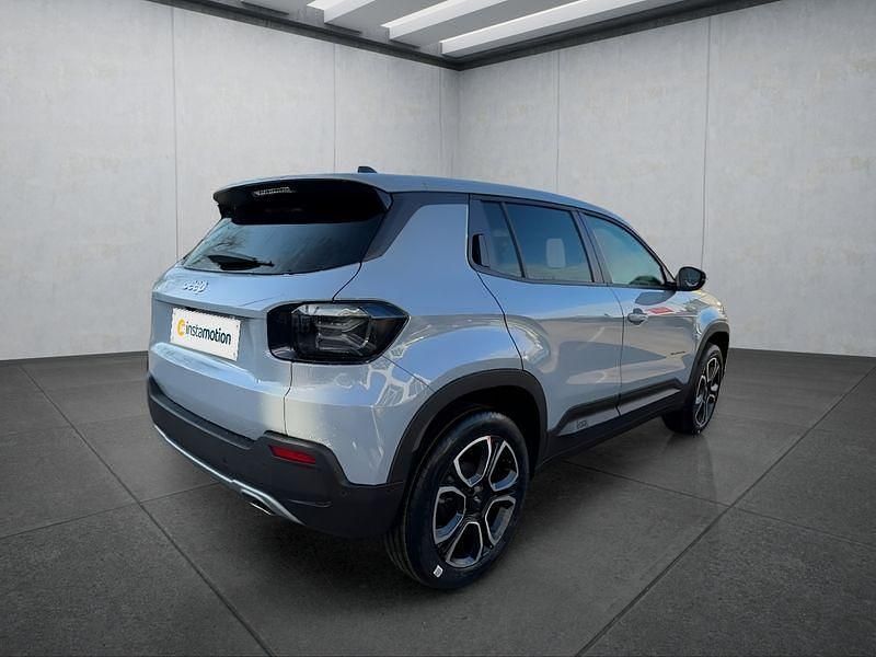 Neu Jeep Avenger 110 PS (80 kW) 2025 Grau SUV