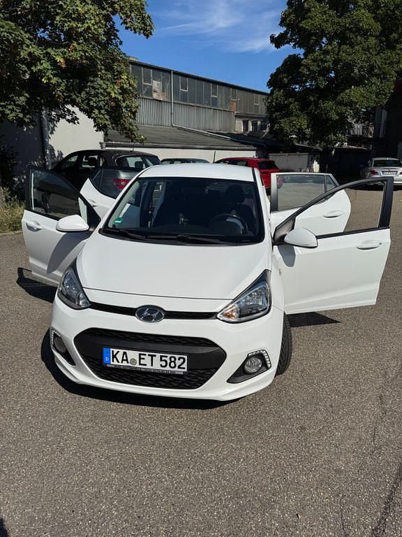 Weiß Gebraucht 2016 Hyundai i10 YES! Gold Kleinwagen | 6.200 € (Fairer Preis) - Bild 1/4