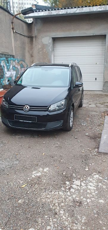 Schwarz Gebraucht 2010 VW Touran Highline Van / Kleinbus | 6.899 € (Guter Preis) - Bild 1/4