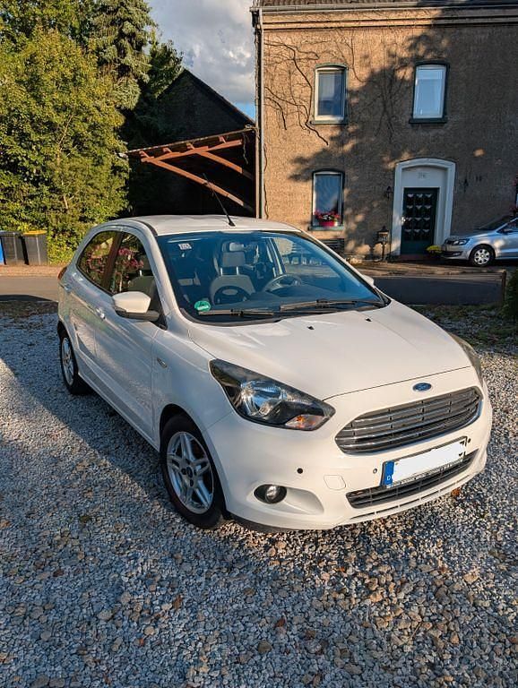 Weiß Gebraucht 2017 Ford Ka Cool & Sound Edition Kleinwagen | 8.400 € (Fairer Preis) - Bild 1/4