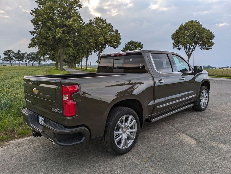 Gebraucht Chevrolet Silverado 426 PS (313 kW) 2024 Braun SUV