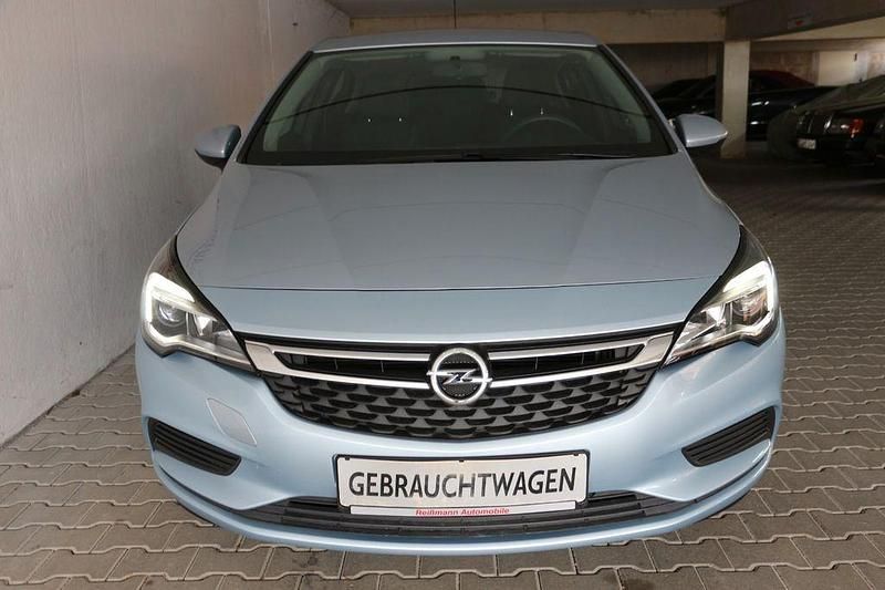 Gebraucht Opel Astra Edition 101 PS (74 kW) 2017 Blau Limousine