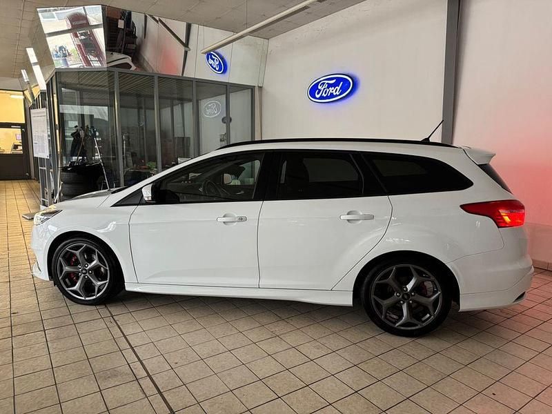 Gebraucht Ford Focus ST 250 PS (183 kW) 2017 Weiß Kombi