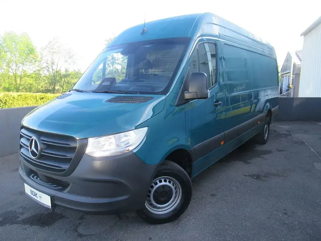 Gebraucht Mercedes Sprinter 190 PS (139 kW) 2026 Grün Van