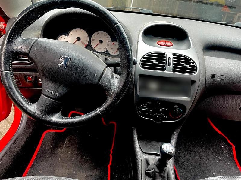 Gebraucht Peugeot 206 CC 80 PS (58 kW) 2005 Rot Cabrio