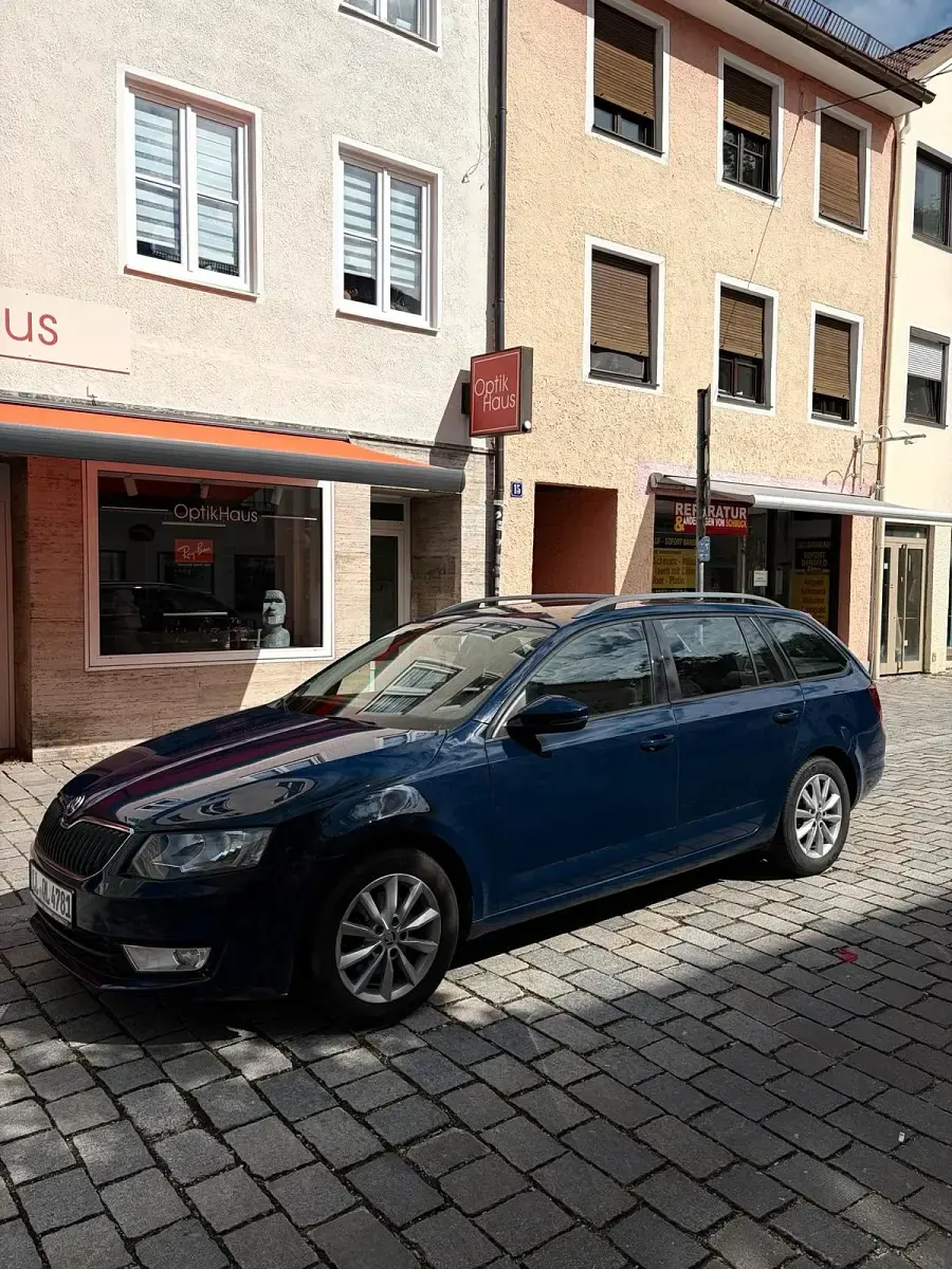 Gebraucht Skoda Octavia 105 PS (77 kW) 2013 Blau Kombi