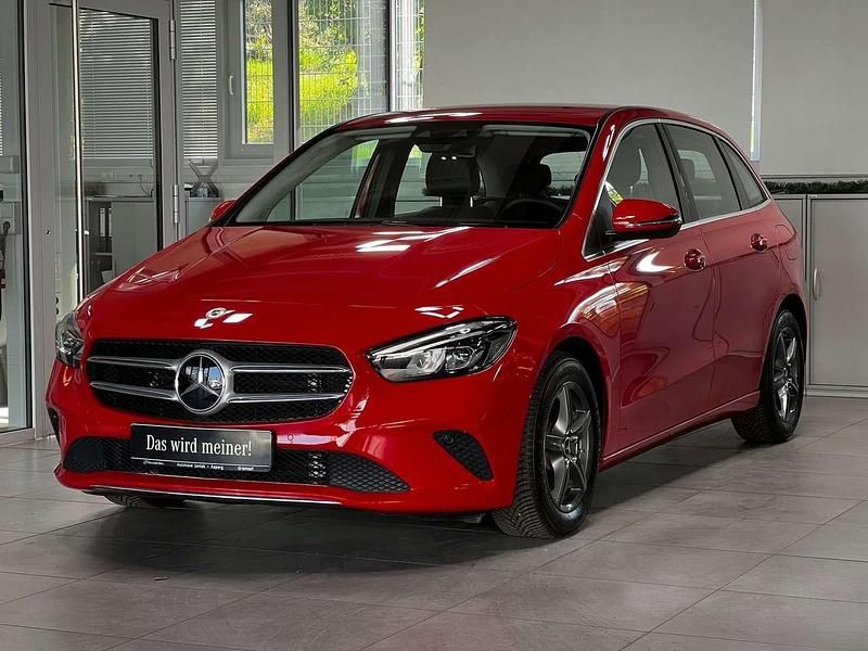 Rot Gebraucht 2019 Mercedes B200 Progressive Van / Kleinbus | 24.820 € (Fairer Preis) - Bild 1/3