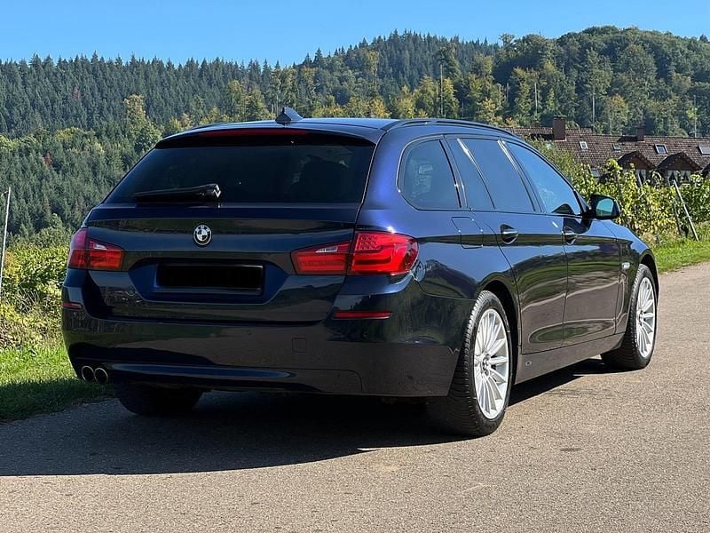 Gebraucht BMW 530 258 PS (189 kW) 2011 Blau Kombi