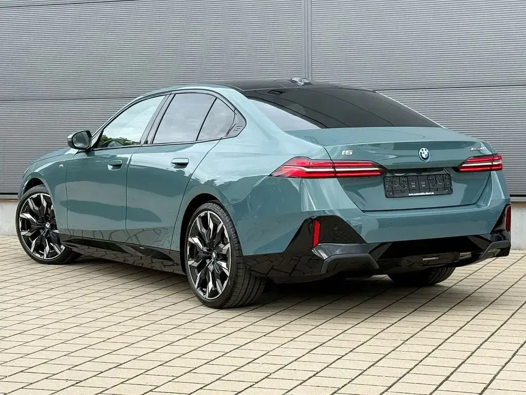Neu BMW i5 M Sport 289 kW (394 PS) 2025 Cape york gruen metallic Limousine