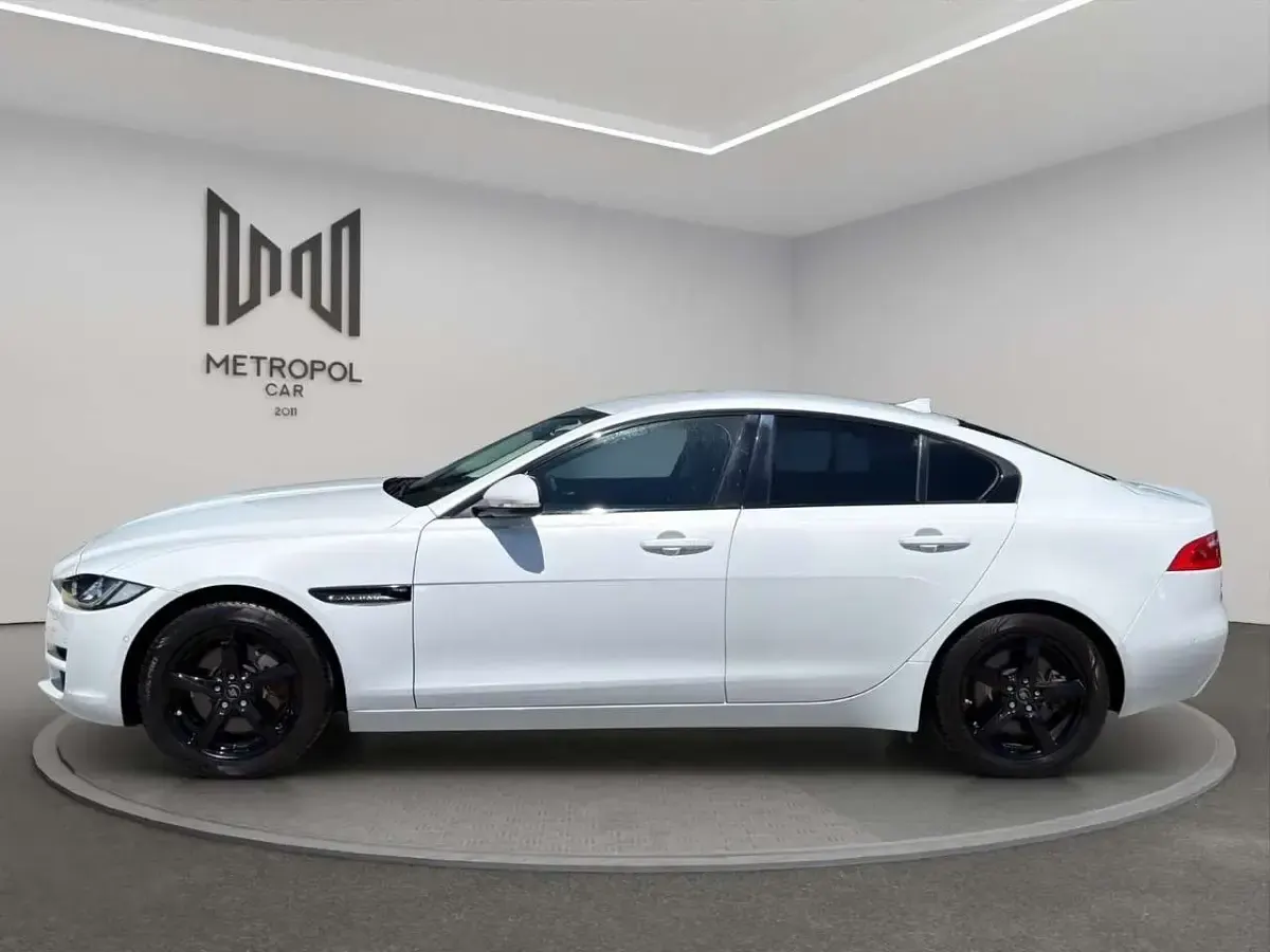 Gebraucht Jaguar XE Prestige 241 PS (177 kW) 2016 Weiß Limousine