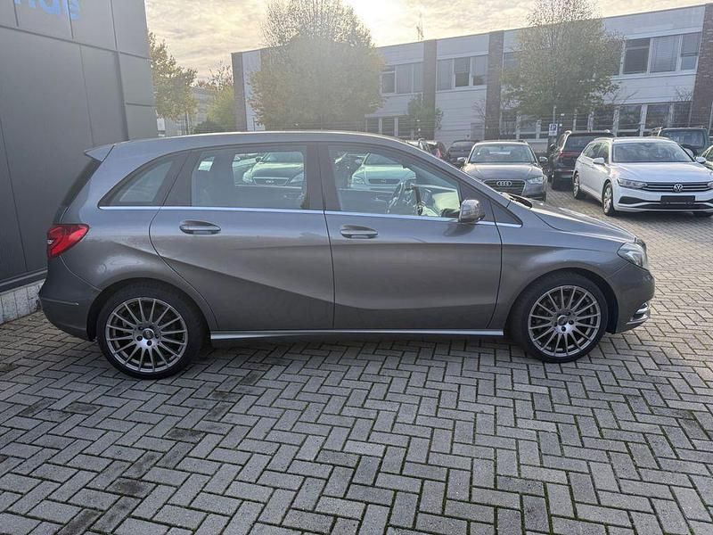Gebraucht Mercedes B250 211 PS (155 kW) 2013 Grau Van / Kleinbus