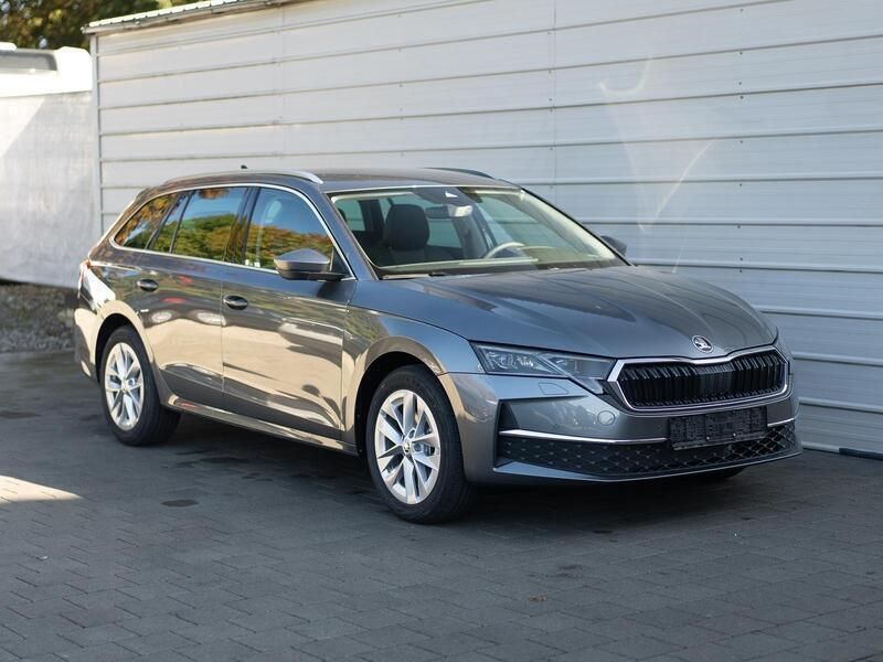 Grau graphitegrau Neu 2025 Skoda Octavia Selection Kombi | 32.970 € (Fairer Preis) - Bild 1/4