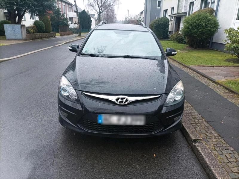 Schwarz Gebraucht 2011 Hyundai i30 Limousine | 1.900 € (Guter Preis) - Bild 1/4
