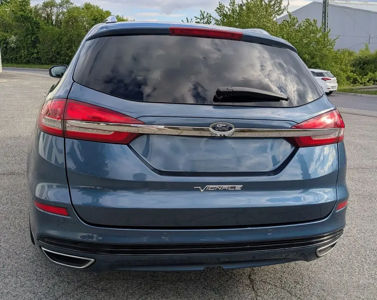 Gebraucht Ford Mondeo Vignale 179 PS (131 kW) 2018 Blau Kombi