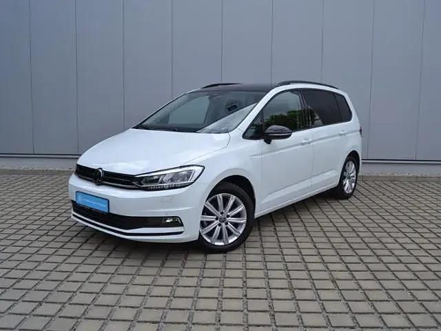 Gebraucht VW Touran Highline 150 PS (110 kW) 2024 Weiß (pure white) Van / Kleinbus