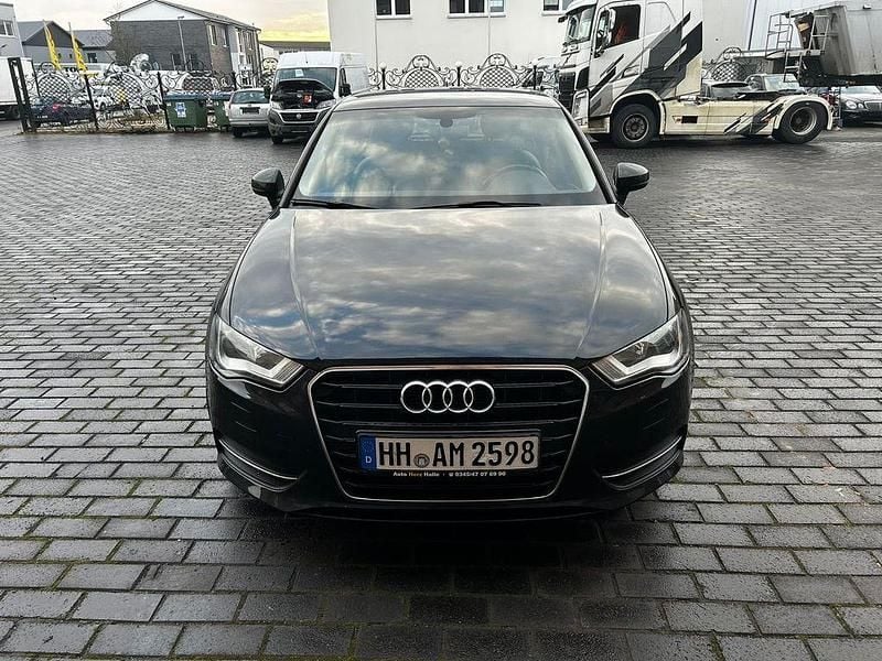 Schwarz Gebraucht 2016 Audi A3 Attraction Limousine | 8.500 € (Superpreis) - Bild 1/4
