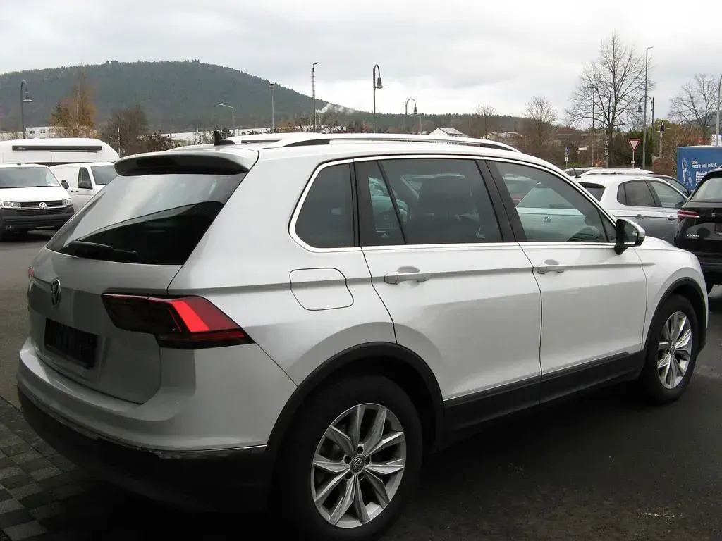 Gebraucht VW Tiguan Highline 150 PS (110 kW) 2020 Weiß SUV