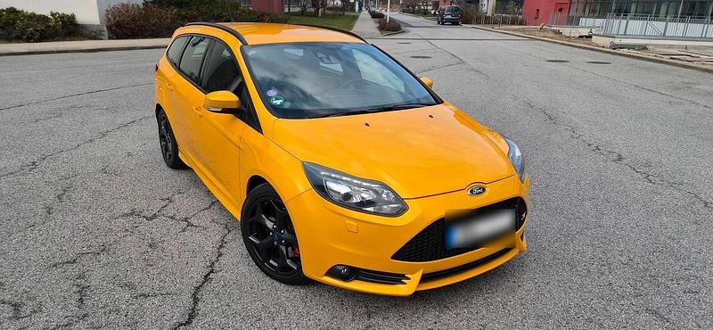 Gebraucht Ford Focus ST 250 PS (183 kW) 2013 Gelb Kombi