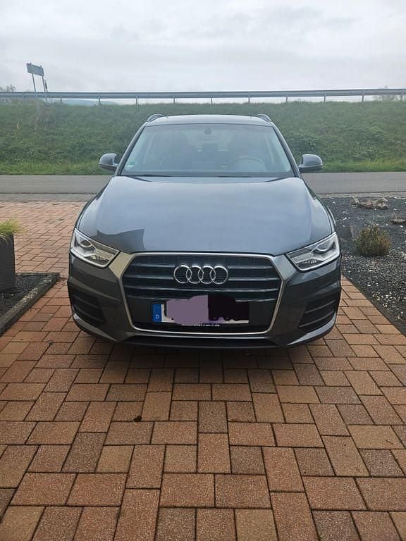 Grau Gebraucht 2018 Audi Q3 SUV | 13.200 € (Guter Preis) - Bild 1/4