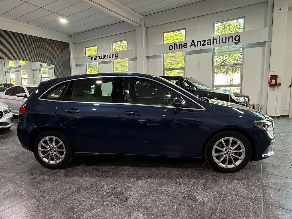 Gebraucht Mercedes B180 116 PS (85 kW) 2019 Blau Kleinwagen