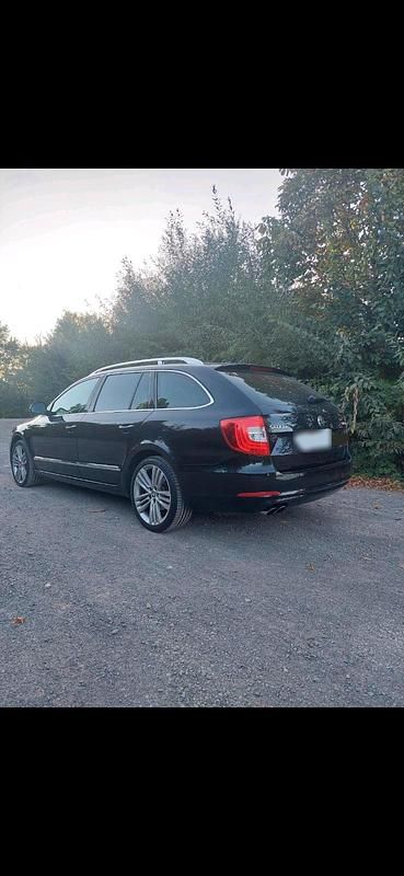 Gebraucht Skoda Superb 170 PS (125 kW) 2014 Schwarz Kombi