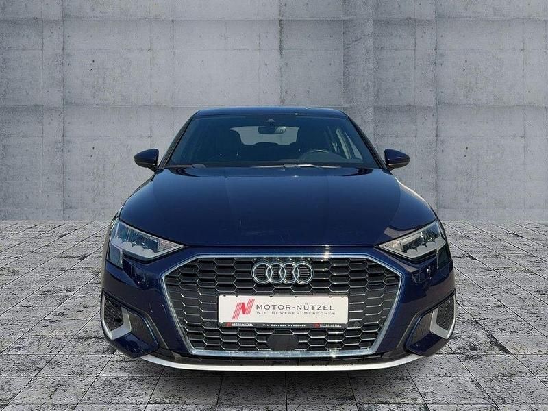 Gebraucht Audi A3 Ambiente 110 PS (80 kW) 2020 Navarrablau metallic Limousine