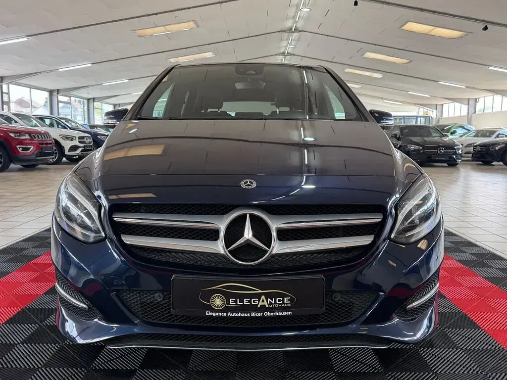 Gebraucht Mercedes 200 Edition 136 PS (100 kW) 2017 Blau Limousine