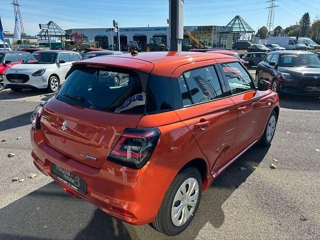 Neu Suzuki Swift Club 83 PS (61 kW) 2025 Orange Kleinwagen