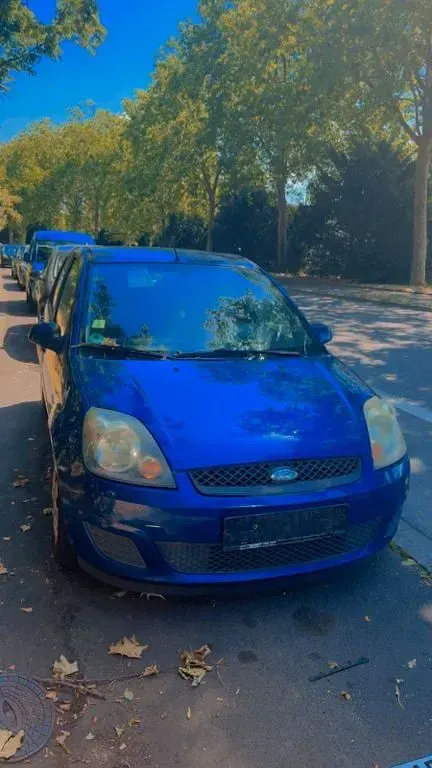 Gebraucht Ford Fiesta Ambiente 82 PS (60 kW) 2008 Blau Kleinwagen