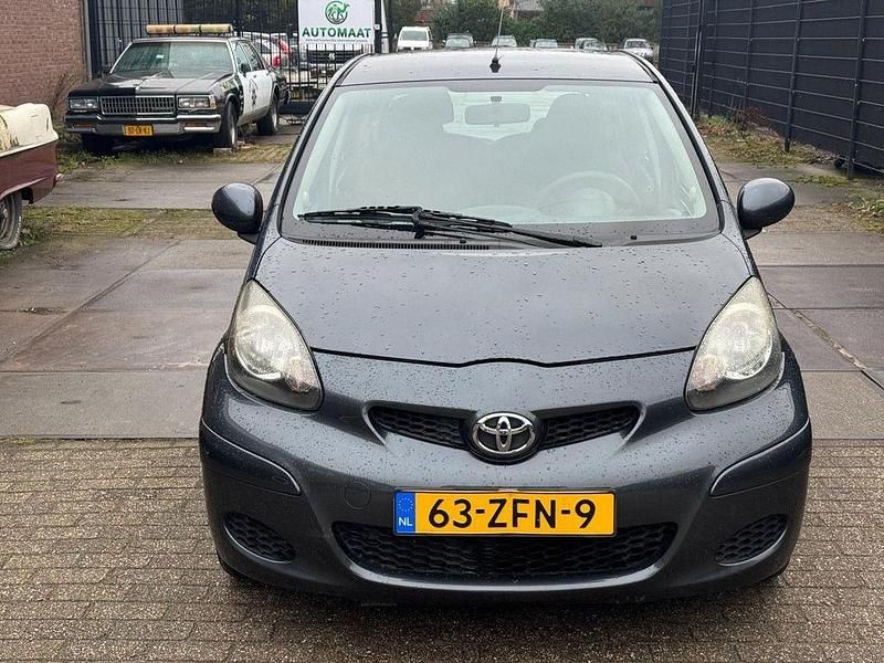 Gebraucht Toyota Aygo Comfort 68 PS (50 kW) 2010 Grau Kleinwagen