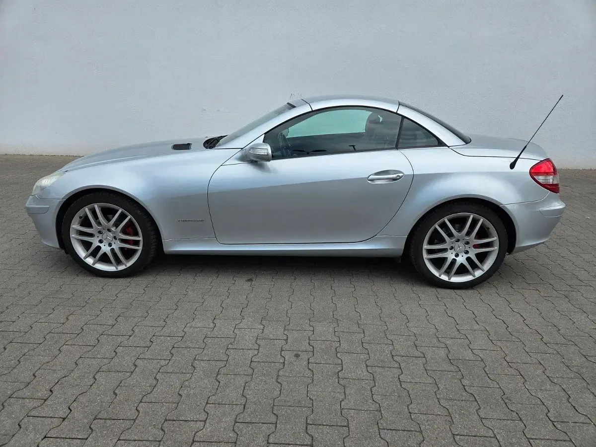 Second-hand Mercedes SLK200 163 CP (119 kW) 2005 Argintiu Cabrio