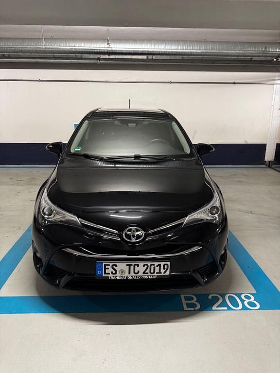 Schwarz Gebraucht 2015 Toyota Avensis Comfort Kombi | 8.500 € (Guter Preis) - Bild 1/4