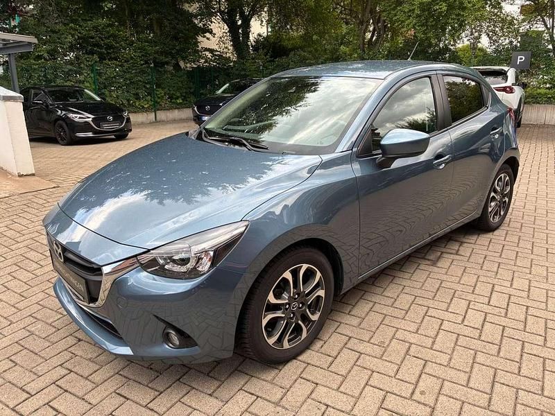 Blau Gebraucht 2016 Mazda 2 Nakama Kleinwagen | 9.900 € (Fairer Preis) - Bild 1/4