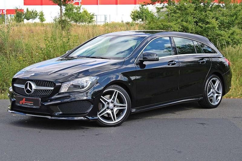 Kosmosschwarz metalliclack Gebraucht 2016 Mercedes CLA220 AMG Limousine | 20.990 € (Fairer Preis) - Bild 1/4