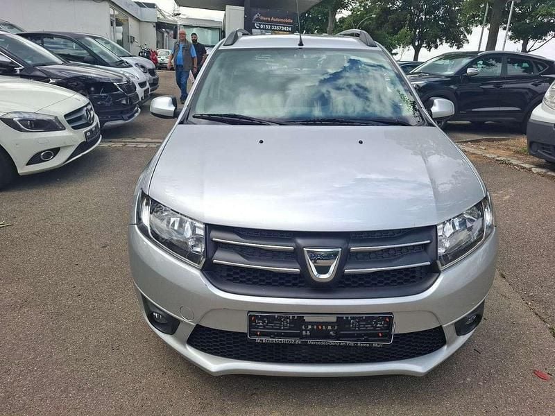 Grau Gebraucht 2014 Dacia Logan MCV Lauréate Kombi | 4.490 € (Superpreis) - Bild 1/4