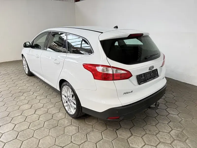 Gebraucht Ford Focus Titanium 125 PS (91 kW) 2012 Weiß Kombi