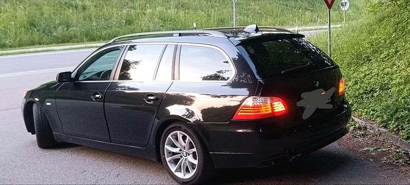 Gebraucht BMW 525 197 PS (144 kW) 2009 Schwarz Kombi