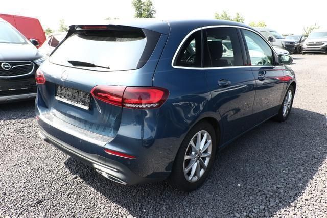 Denimblau metallic denimblau metallic Gebraucht 2019 Mercedes B200 Progressive Van / Kleinbus | 23.028 € (Fairer Preis) - Bild 1/4