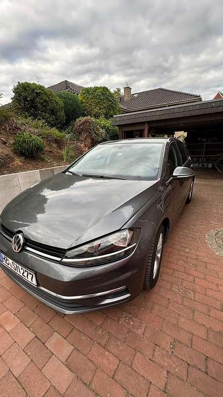 Grau Gebraucht 2017 VW Golf VII Comfortline Limousine | 13.500 € (Fairer Preis) - Bild 1/4