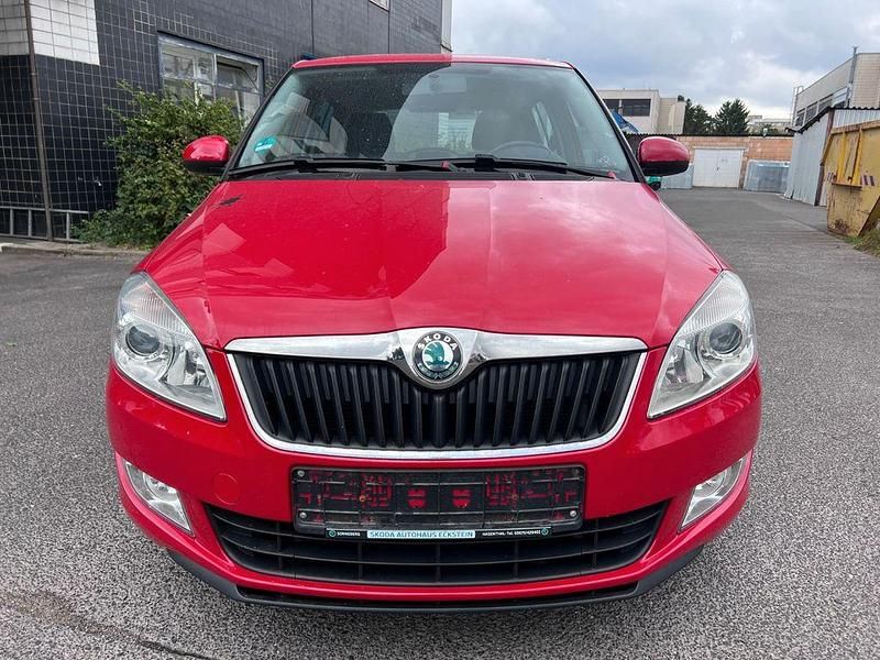 Gebraucht Skoda Fabia 69 PS (50 kW) 2012 Rot Kleinwagen